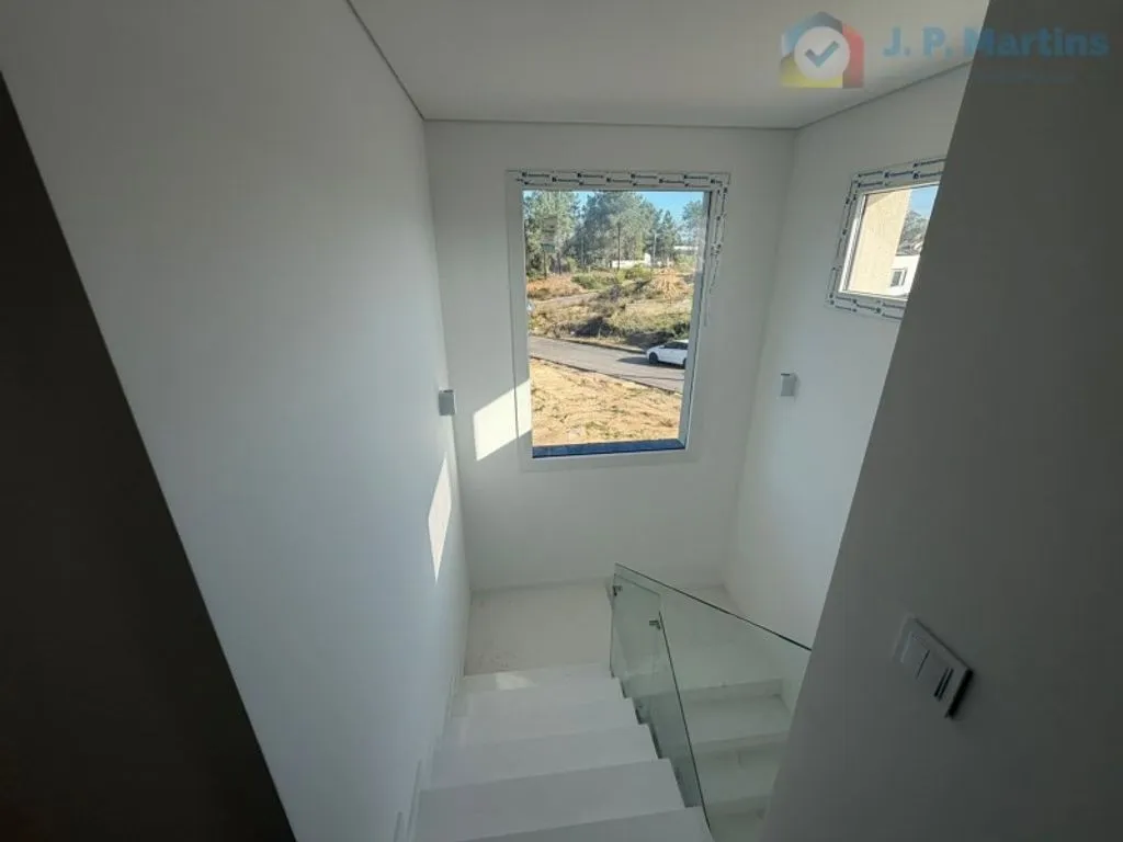 Pièces - Luxury Detached House with Pool in Seixal