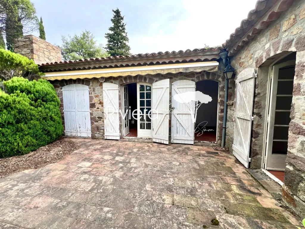 Terrasse - Villa à Rénover avec Terrasse à Gassin