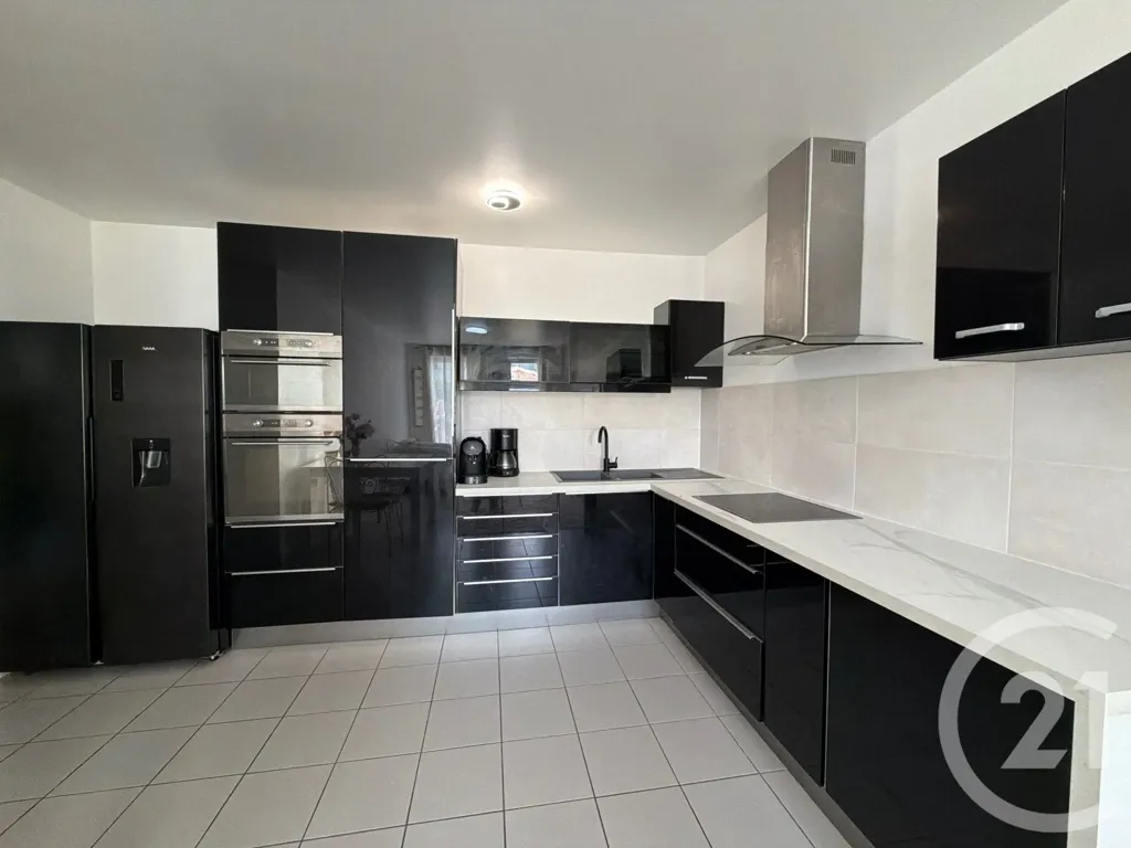 Köök - 4-Bedroom Garden Flat in Ecquevilly