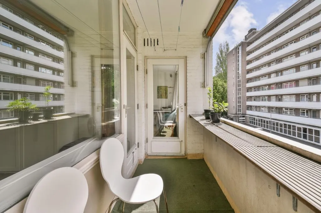 Balcon - Corner Apartment with Balcony in Keizer Karelpark, Amstelveen