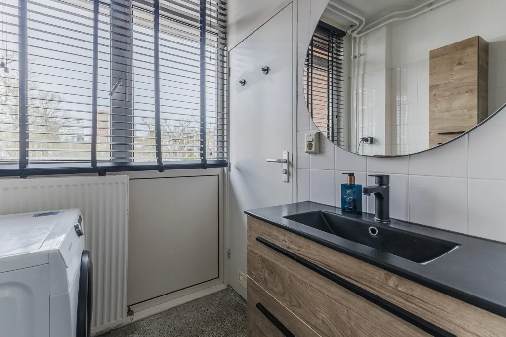 Vannitoad - Portiekflat with Zuidas View in Amsterdam