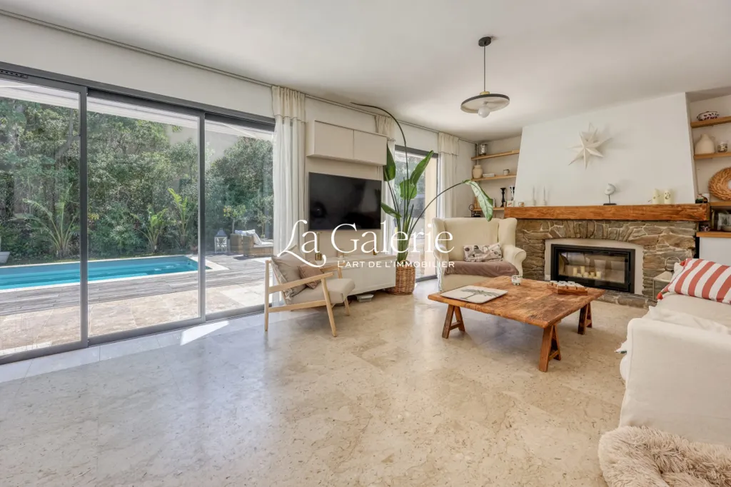 Séjour - Villa Rénovée avec Piscine à La Garde