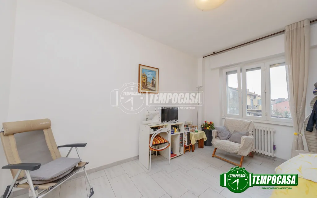 Chambres - Rear-Facing Trilocale with Balcony in Milan