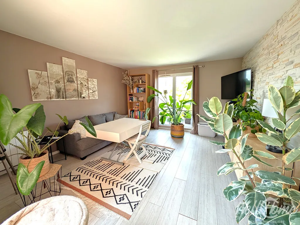 Elutuba - 3-Bed Apartment with Balcony in Épluches
