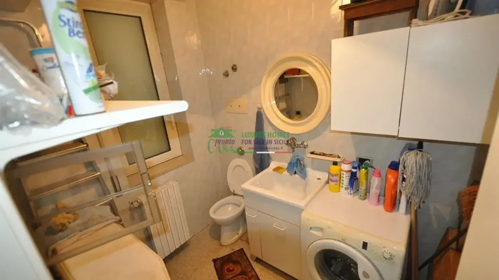 Pesuköök - 3-Bedroom Apartment with Balcony in Ragusa