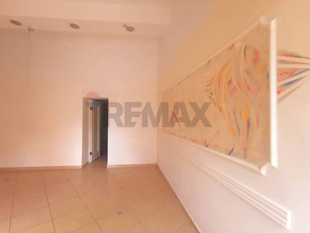 Esik - Commercial Space with 5 Frontage Windows in Biella