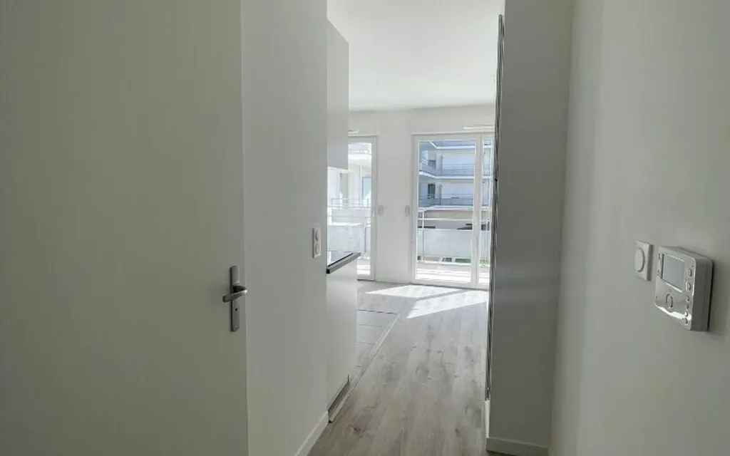 Entrée - Studio avec Balcon et Parking à Dugny