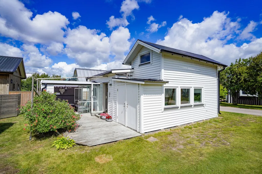 Exterior - Cottage with Beach Access in Halland