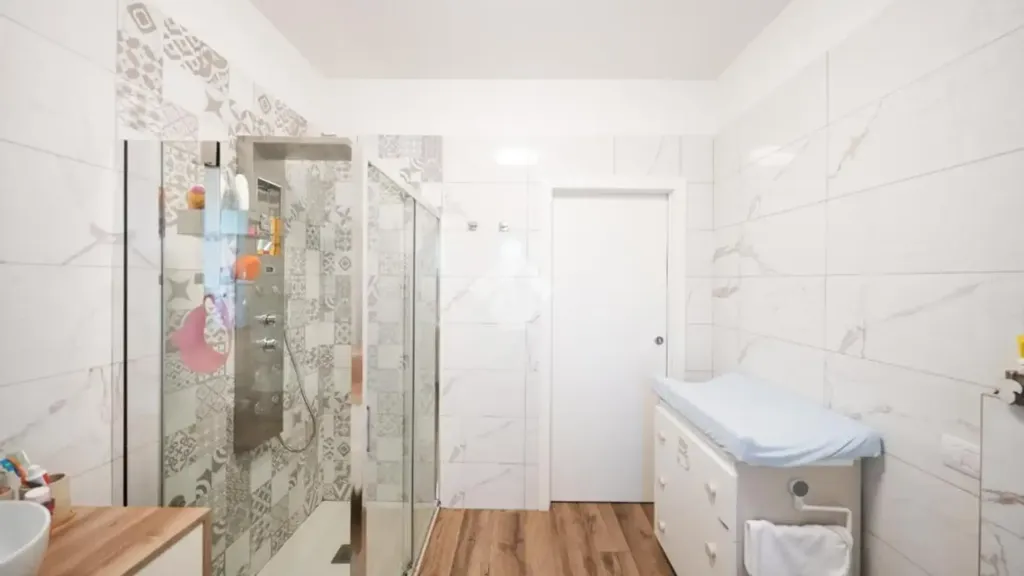 Salles de bain - Rustic Villa with Balcony in Verano Brianza