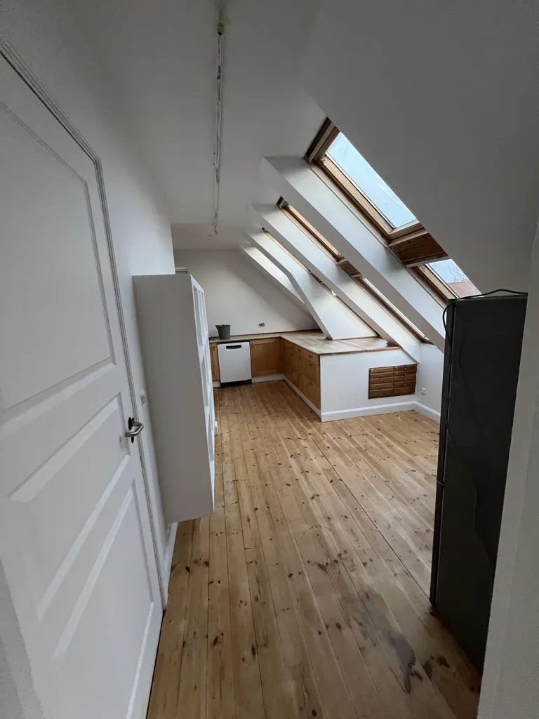 Rooms - 5-Bedroom City Centre Flat with Balcony