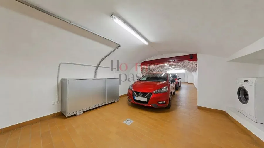 Garage - Maison Familiale avec Jardin à Remich