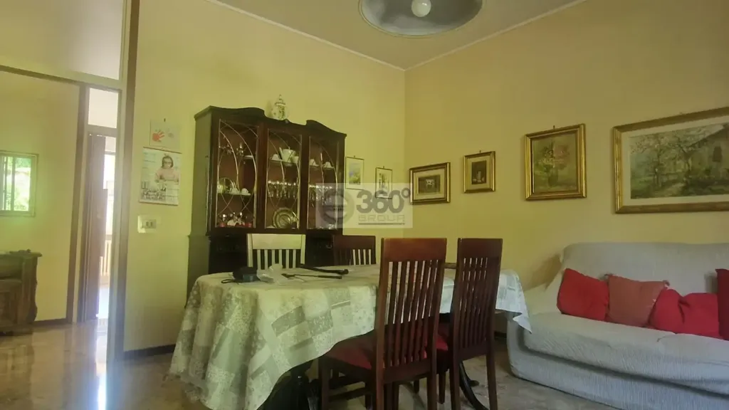 Salle à manger - Quadruplex Apartment with Garden View in Brescia