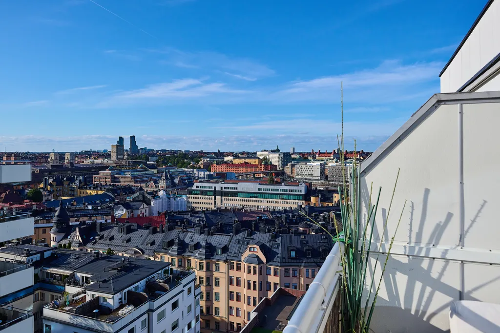 Balcone - Etage Flat with West-Facing Balcony in Stockholm