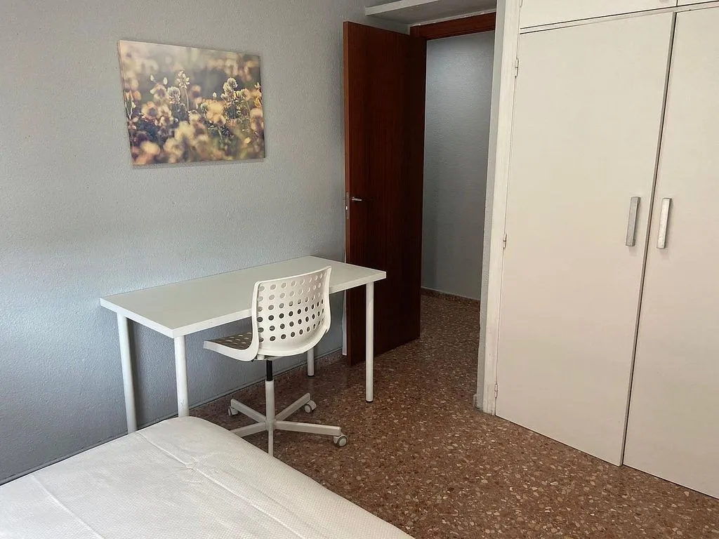 Student Flat with Balcony in Mestalla