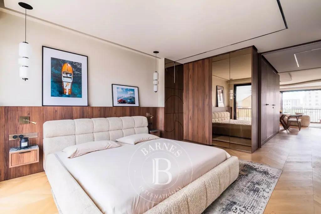 Magamistoad - Dual Aspect Flat with Balcony in Paris 16th