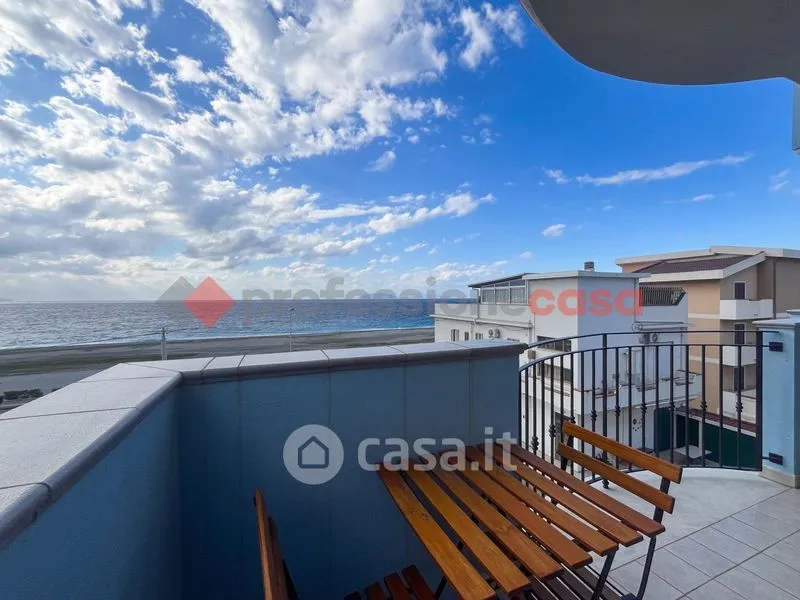 Balcon - Modern Seafront Apartment in Milazzo