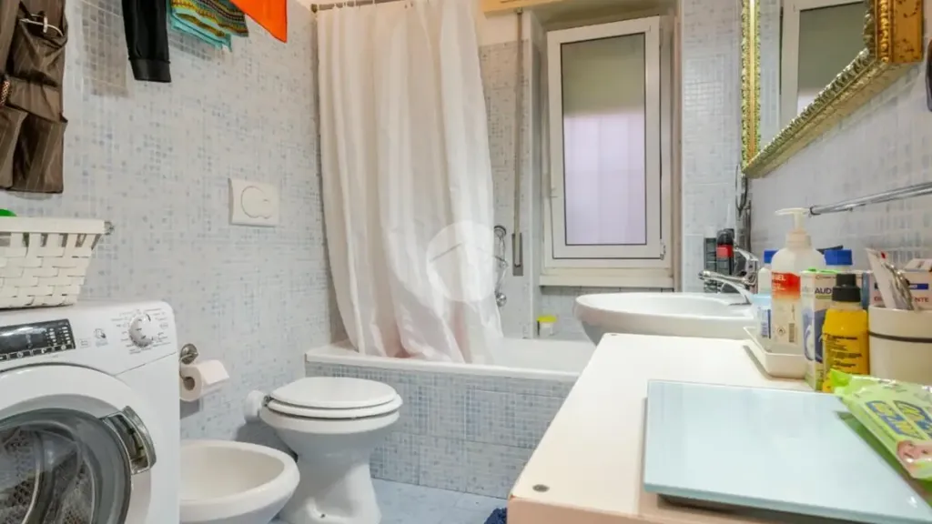 Vannitoad - Duplex with Balcony in Cesano Boscone