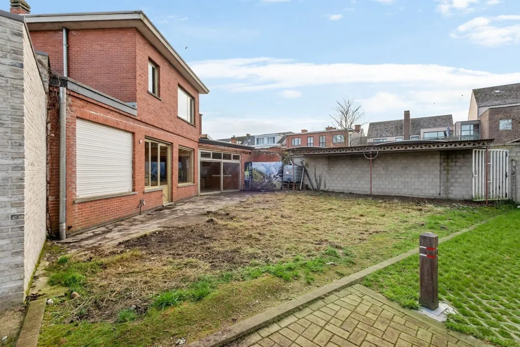 Aed - Commercial Space with Residential Option in Duffel