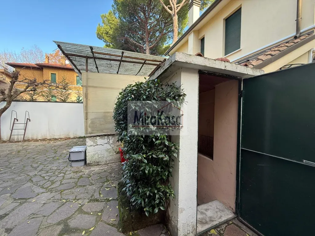 Aed - Modernist Villa with Curved Design in Cervia