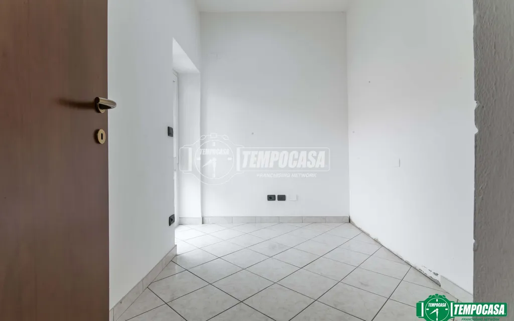 Ingresso - Rustic-Style Flat with Balcony in Cerro Maggiore