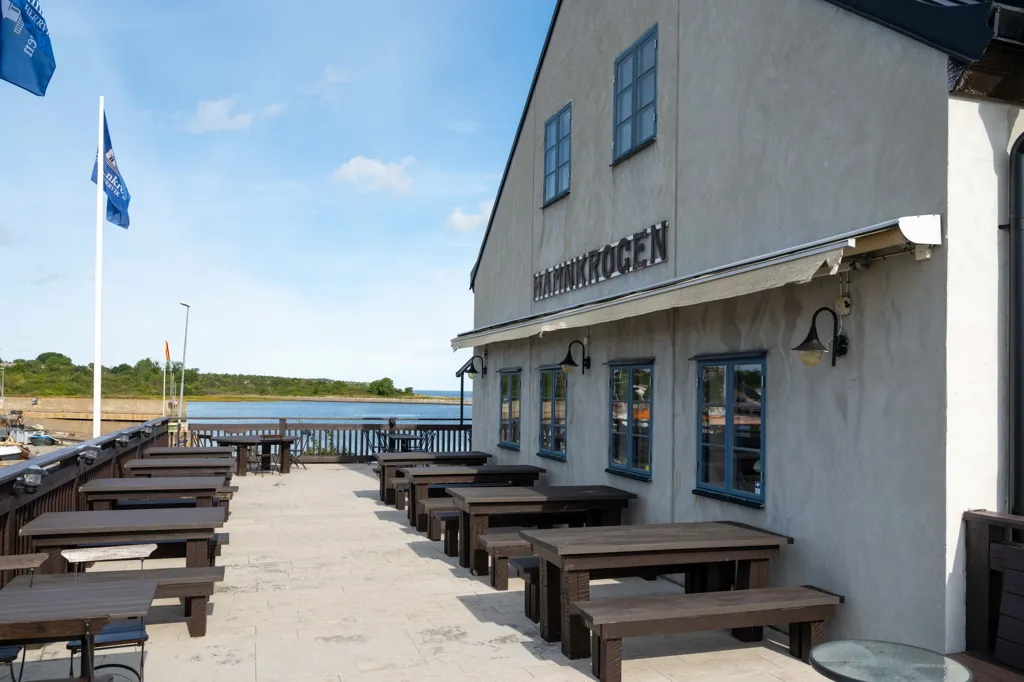 Välivaade - Commercial Property with Sea View in Herrvik