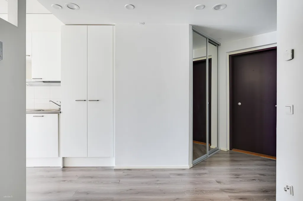 Entrée - Studio Apartment with Glazed Balcony in Haaga