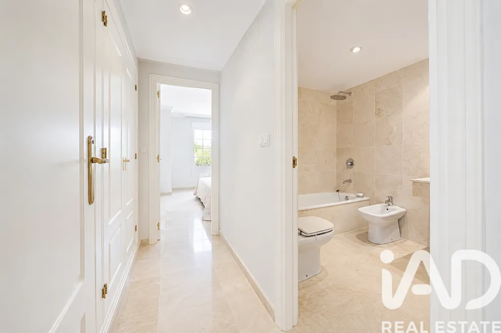Salles de bain - 2-Bed Apartment with South Terrace in Río Real Golf, Marbella
