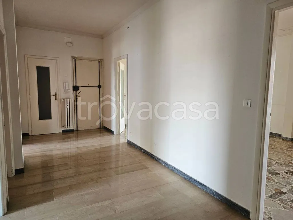 Entrée - Apartment with Balconies in Central Turin