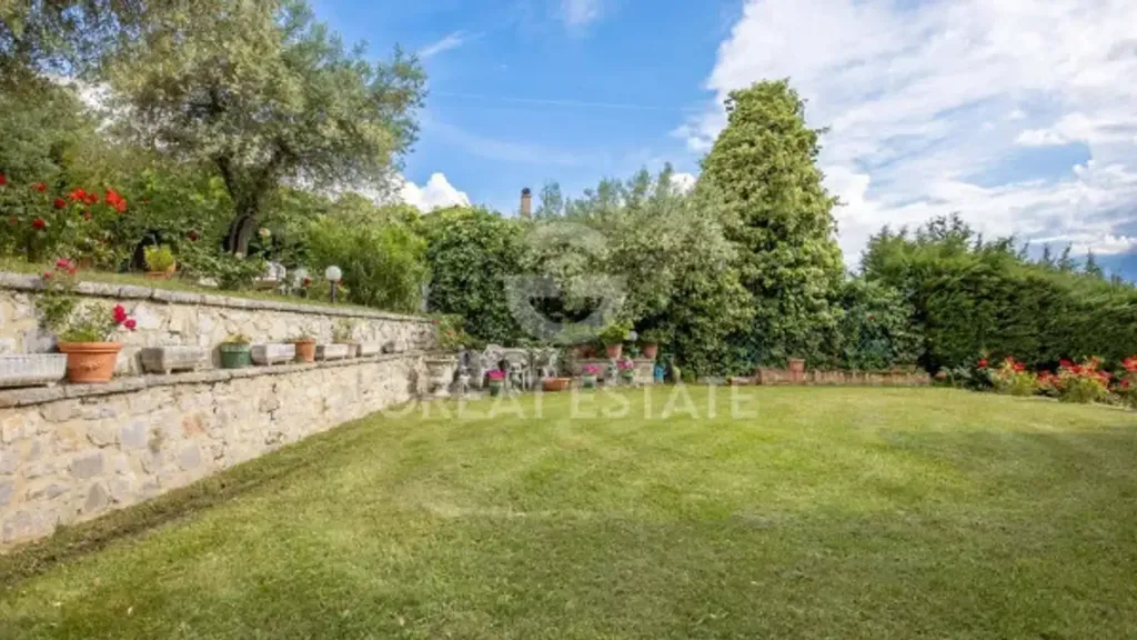 Garden - Villa with Lake View in Magione