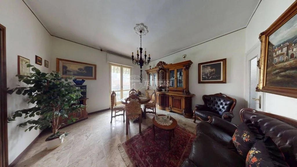 Soggiorno - Bifamiliare Villa for Restructure in Alba