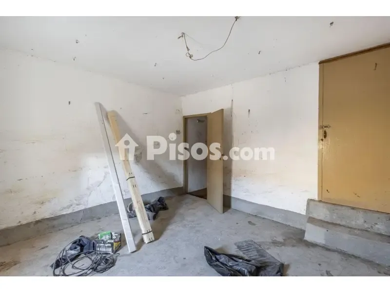Rooms - House to Renovate in Güevéjar