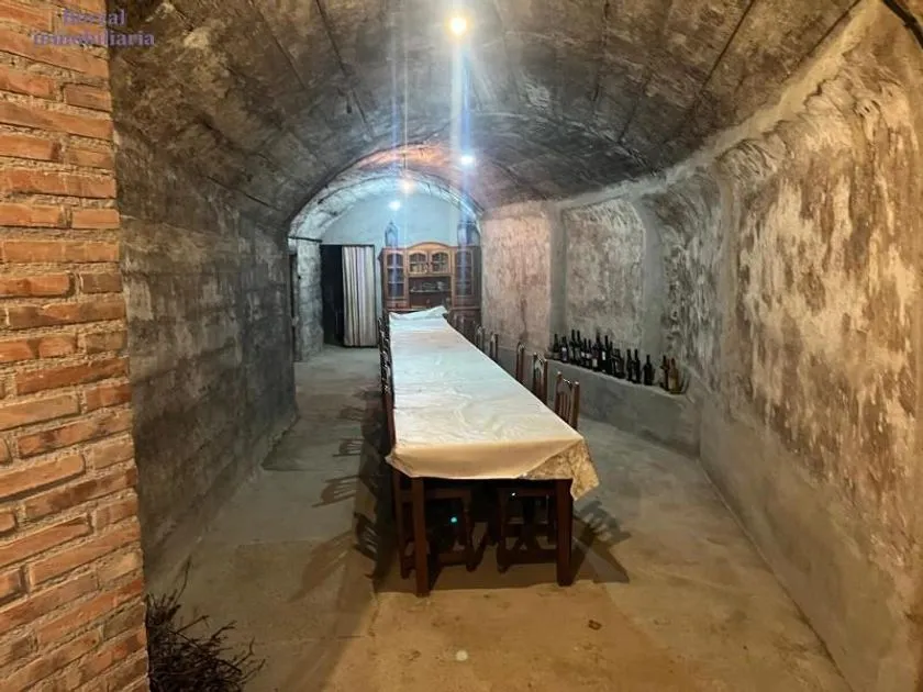 Pièces - Bodega with Bar and Restaurant in Baños de Ebro