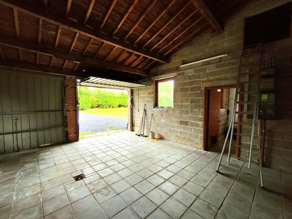 Garaaž - Villa with Garage in Dinant