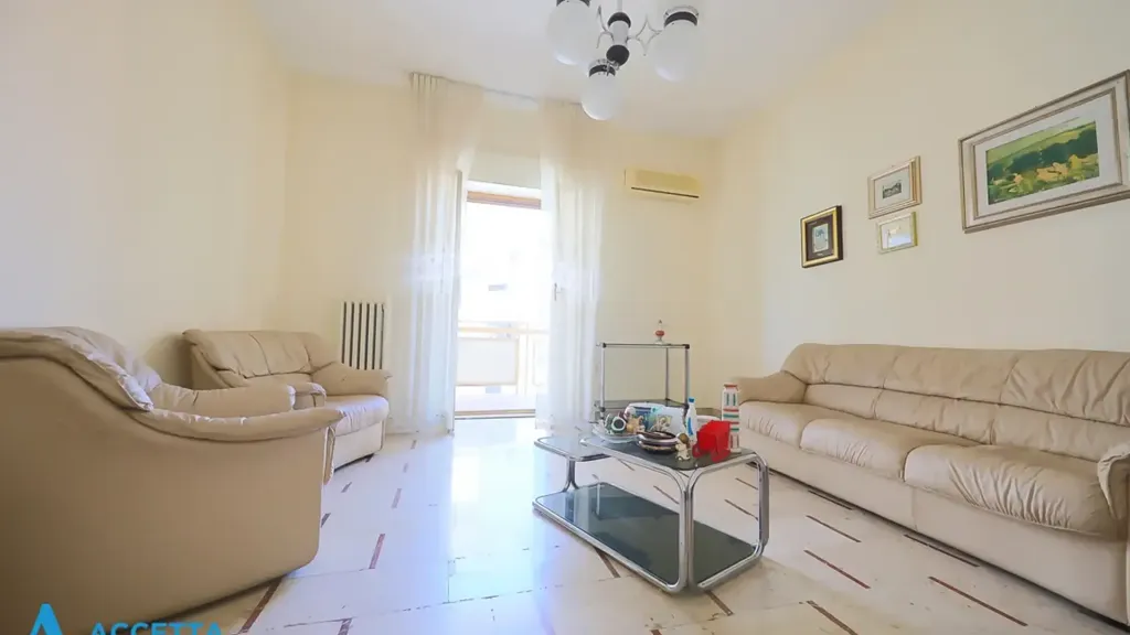 Séjour - Two-Bedroom Apartment with Balcony in Taranto