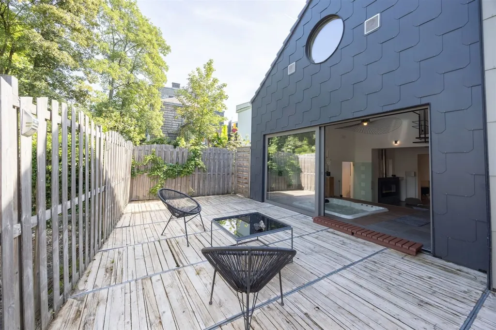 Terrazza - Renovated Duplex/Triplex in Huy