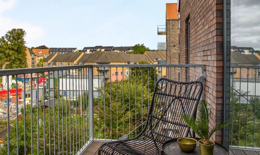Balcon - Modern Apartment with Balcony in Hillerød