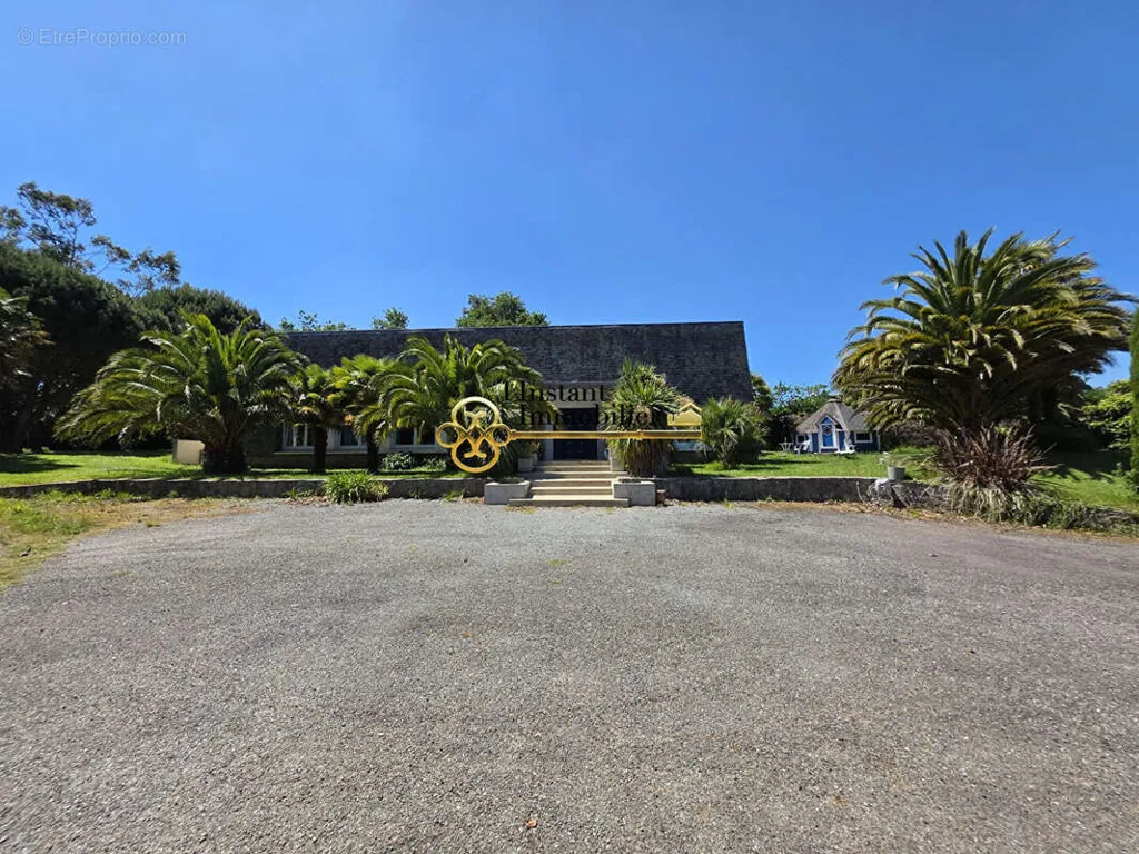 Extérieur - Maison d'Architecte avec Jardin à l'Abri des Regards