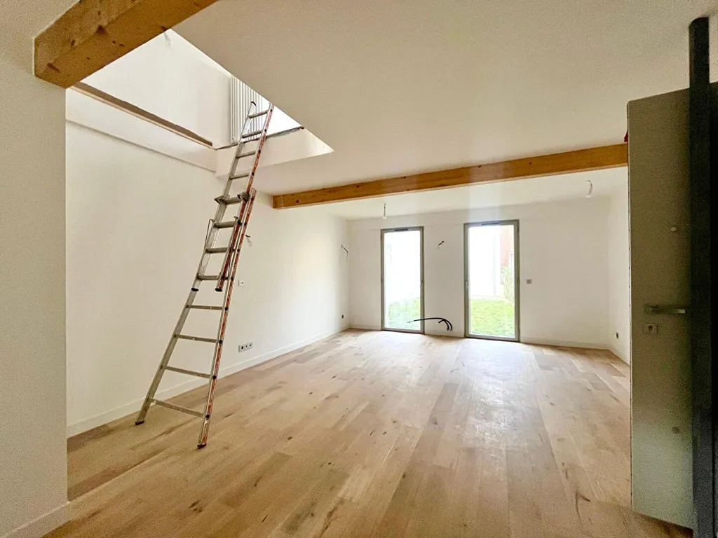 Pièces - Maison Neuve avec Balcon à Montreuil