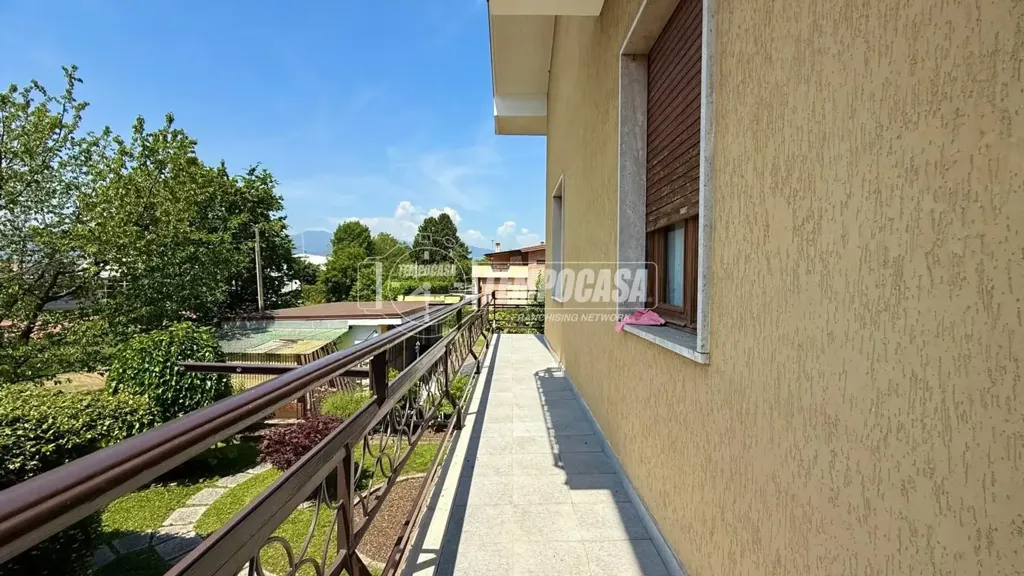 Rõdu - Bifamiliar Villa with Garden in Ciriè