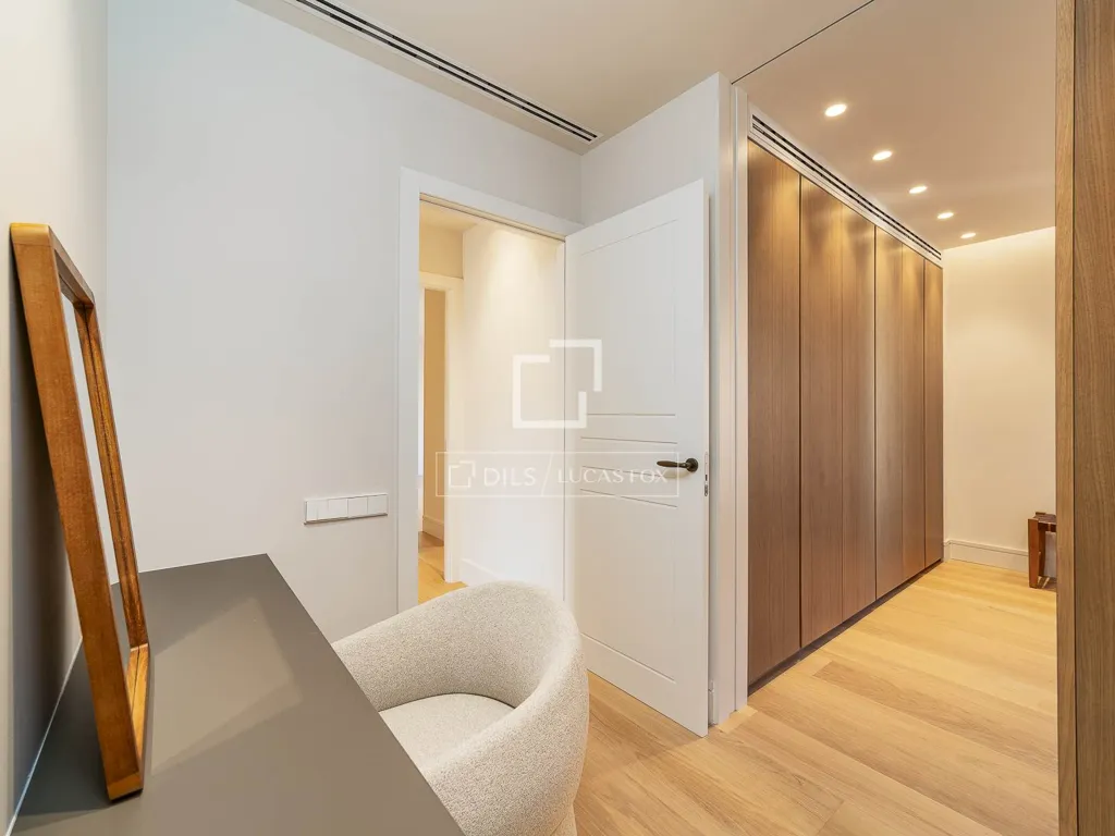 Entrée - Renovated Apartment with City Views in Eixample