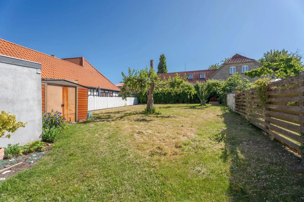 Giardino - Villa with Two Apartments in Assens
