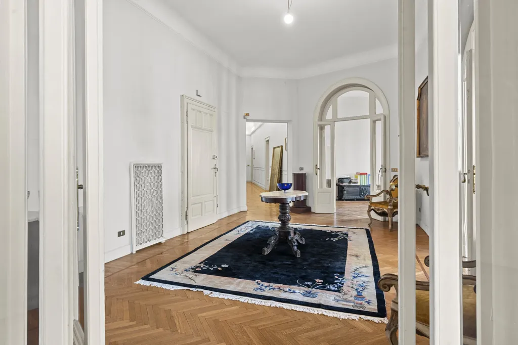 4 magamistoaga korter asukohas Milan