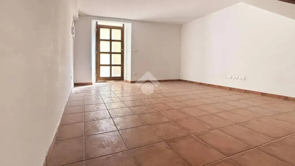 Pièces - Restored Apartment with Private Courtyard in L'Aquila