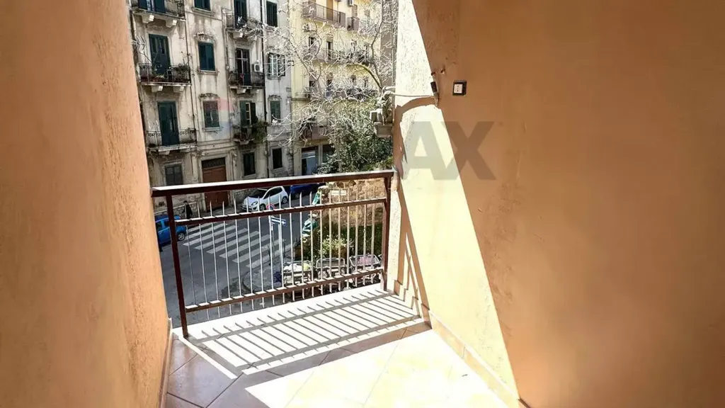 Balcon - Rustic Trilocale with Balcony in Palermo