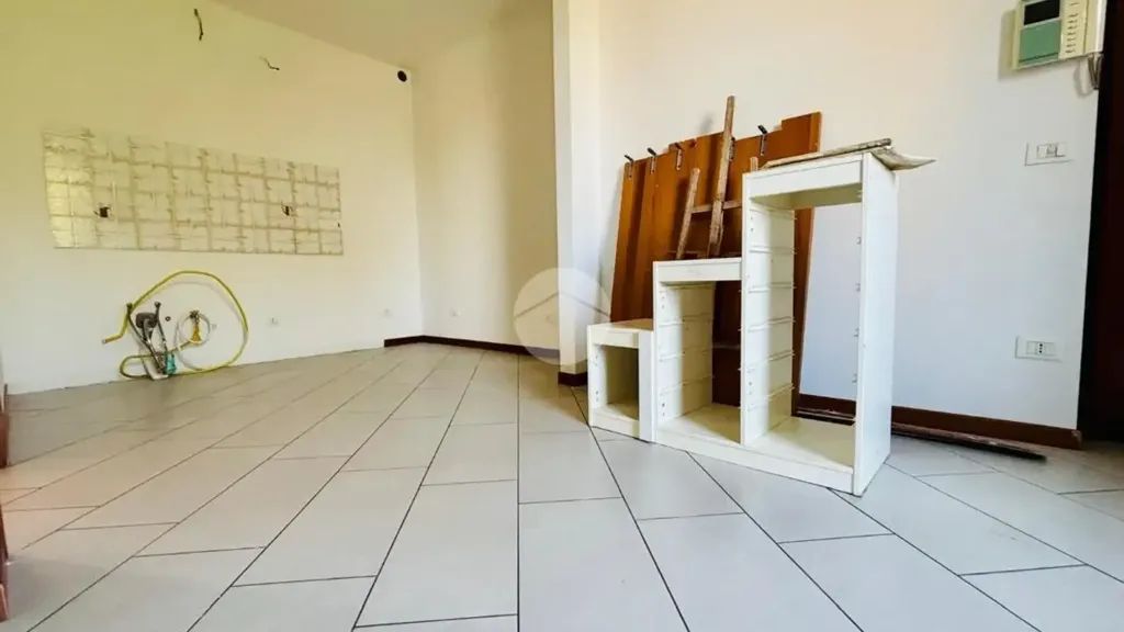 Pièces - Three-Bedroom Apartment with Terraces in Monza