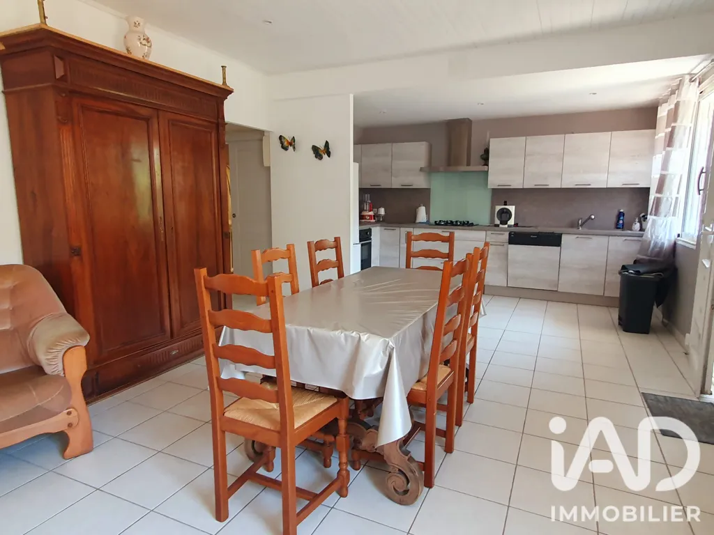 Salle à manger - Appartement en Rez-de-Chaussée avec Terrasse à La Tour-sur-Orb