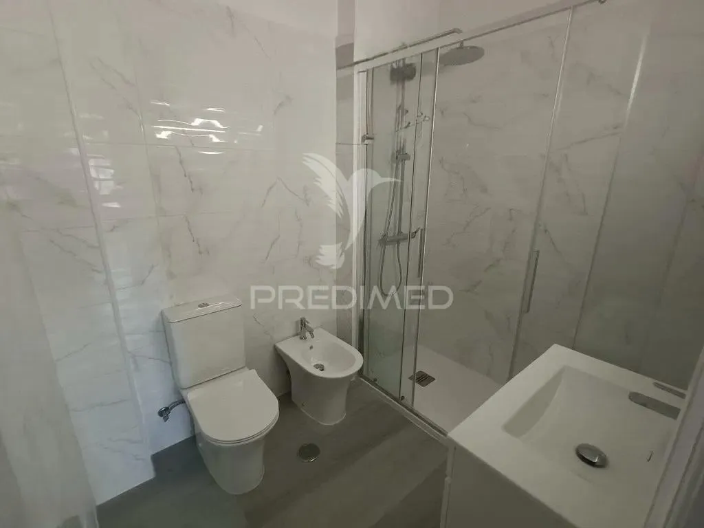 Salles de bain - Renovated T2 Apartment in Oeiras Centre