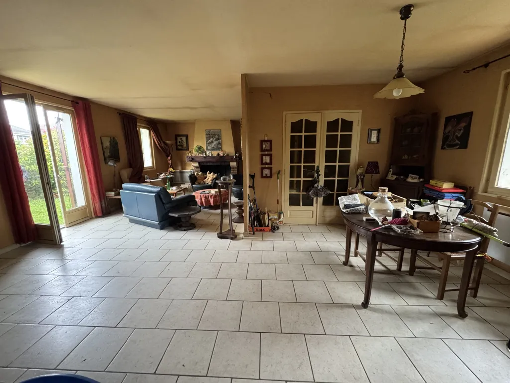 Sala da pranzo - House with Garden in Sought-After Area