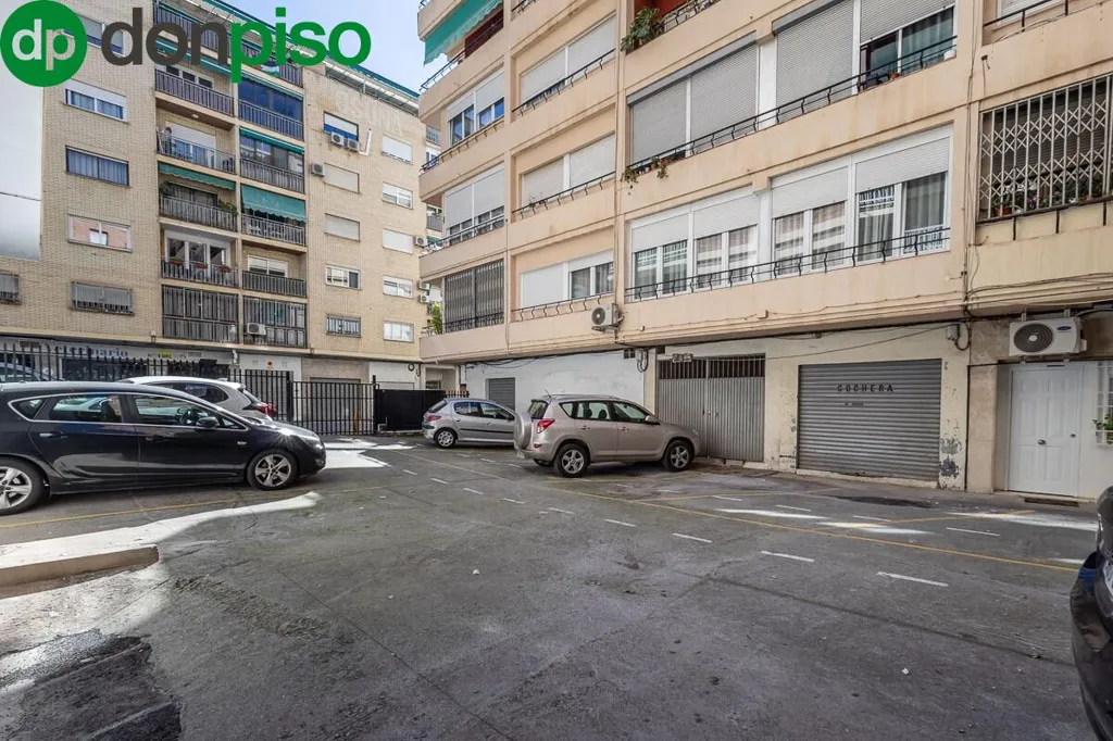 Garage - Apartment with Terrace in Granada