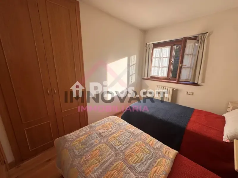 Bedrooms - Apartment with Balconies in L'Aldosa
